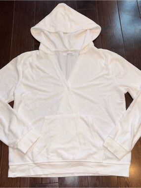 Barefoot Dreams Terry Pullover Hoodie — beach